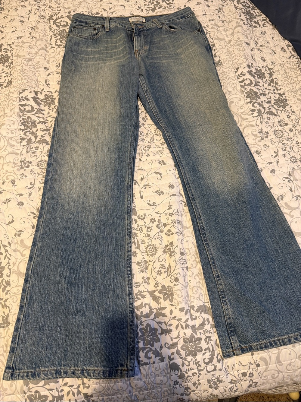 American Eagle Outfitters women's faded blue wide leg jeans 6 petite